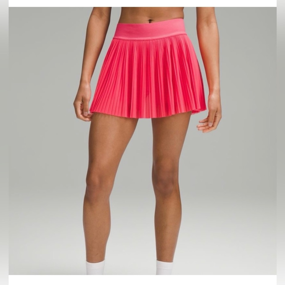 Lululemon Mesh Pleats Mid-Rise Mini Tennis Skirt in Lip Gloss Sz 6